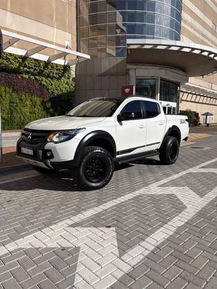 MITSUBISHI L200 TRITON 2.4 16V TURBO DIESEL SPORT HPE CD 4P 4X4 AUTOMÁTICO